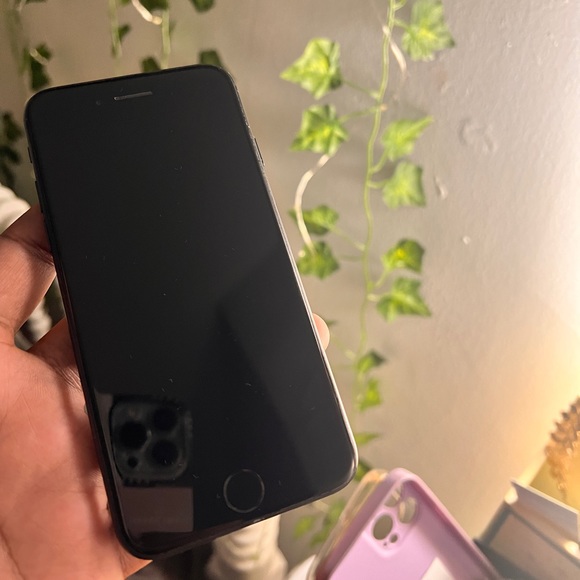 iPhone 7 ~ used for only 1 year, comes with free four cases! - Picture 3 of 3